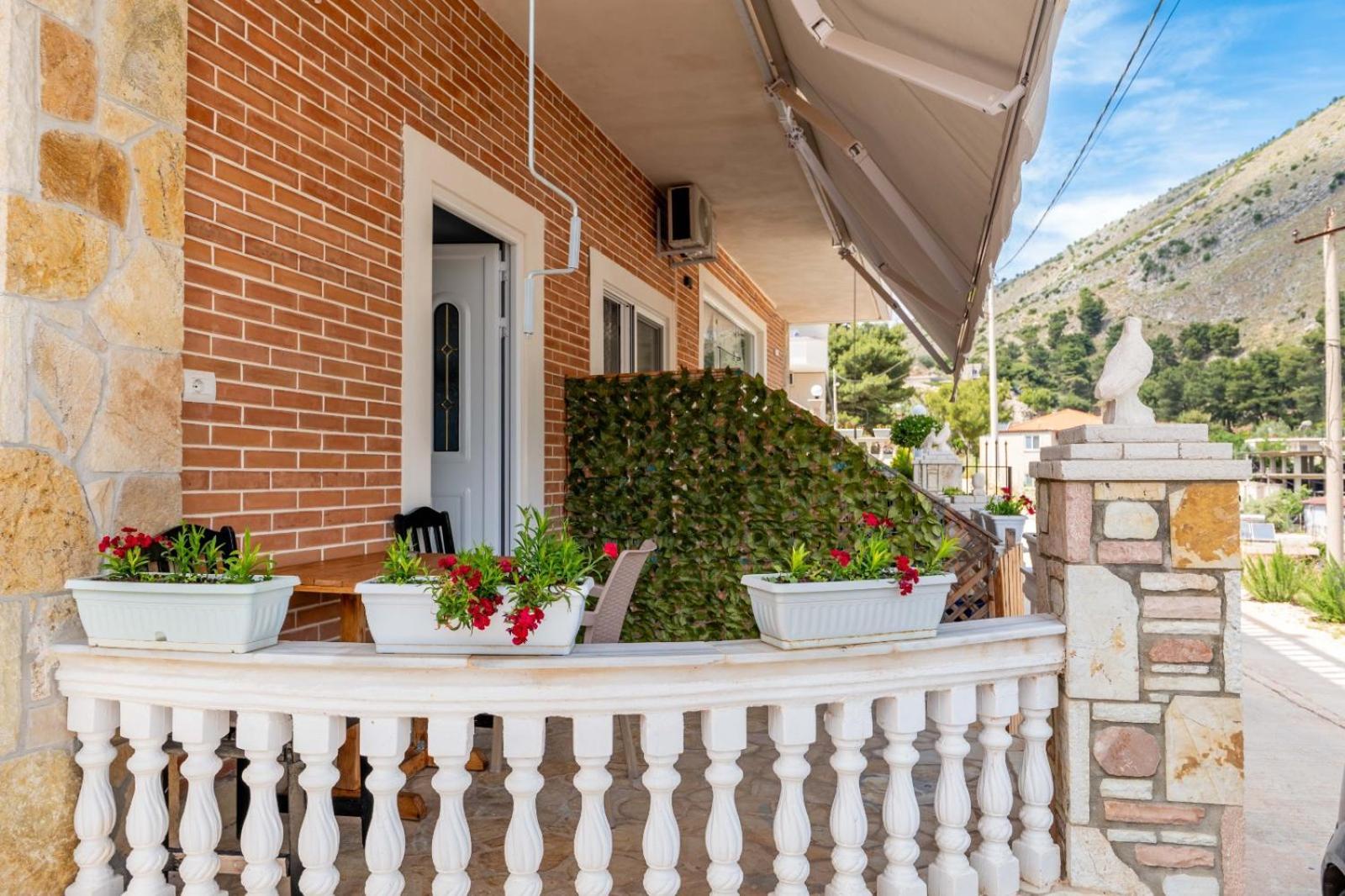 Vila Basho Sarandë Exterior foto